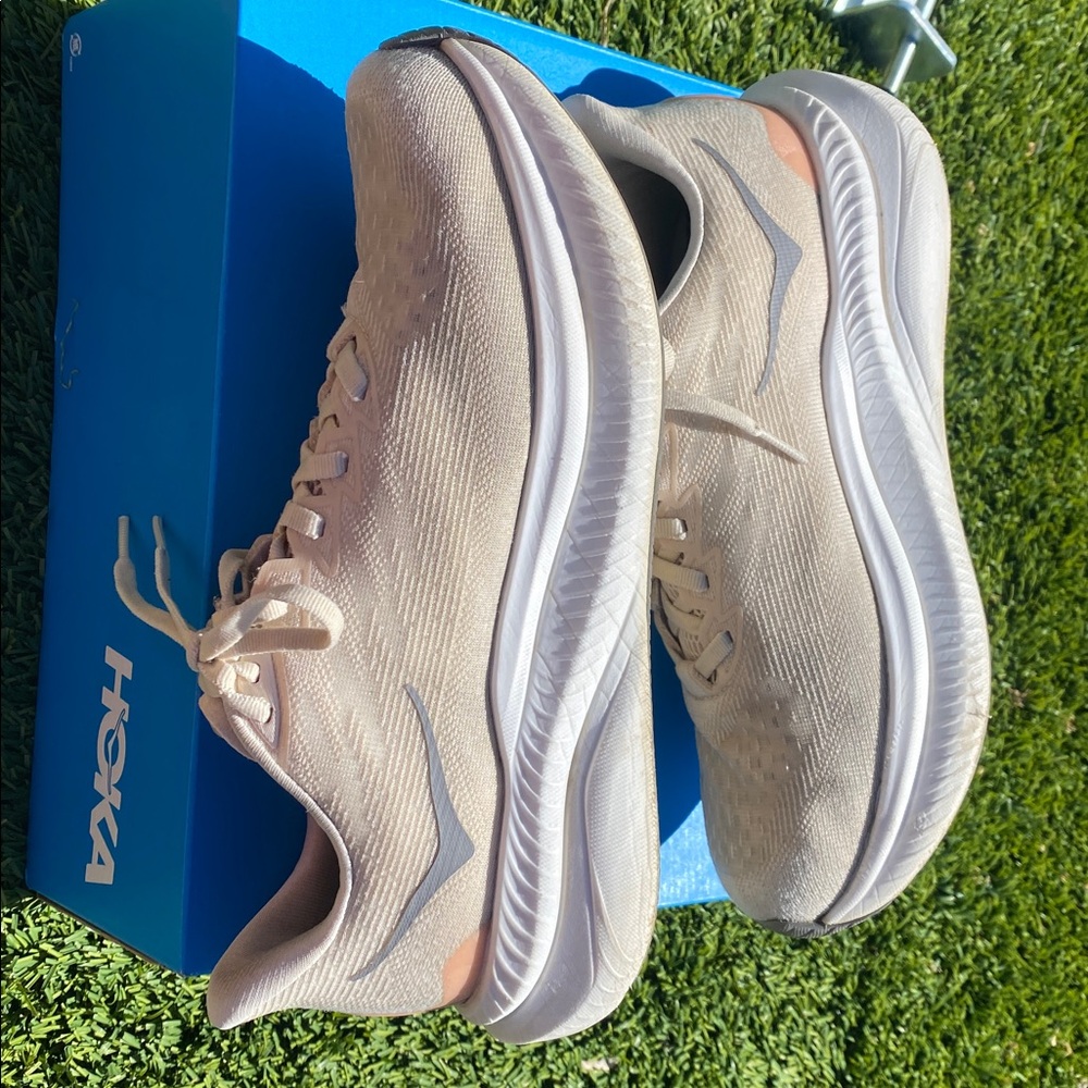 Hoka Mach 6 Running Shoes women’s 8.5 wide Eggnog color - Picture 4 of 7